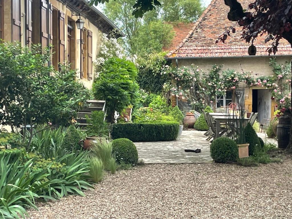 Céron Les Jardins Des Soussilanges B&B 외부 사진